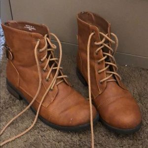 Bamboo size 6 combat boots